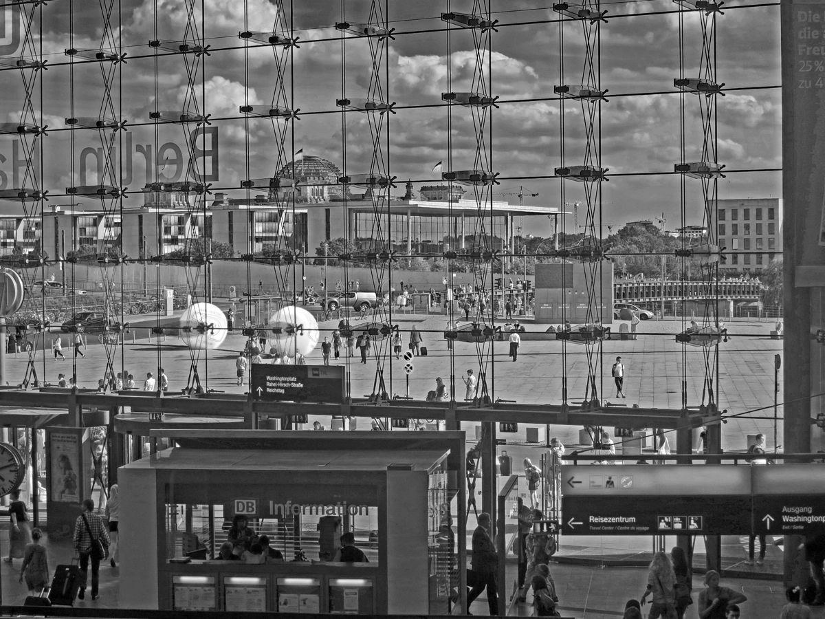 Berlin_-the-new-central_station